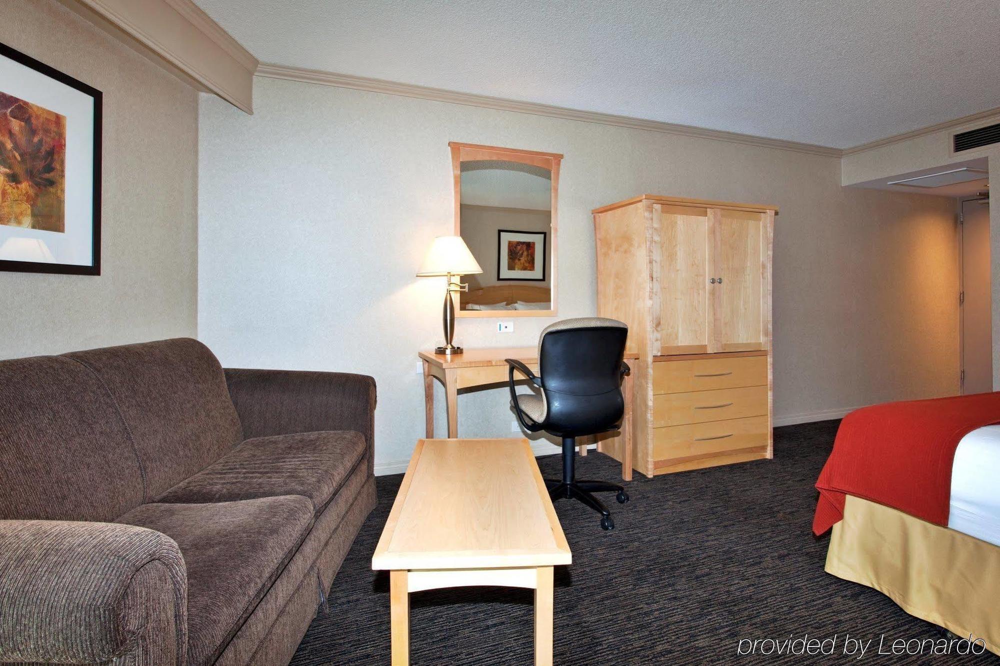 Holiday Inn Express Edmonton Downtown By Ihg Exterior foto